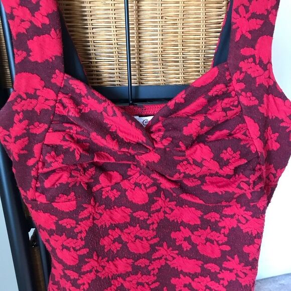 Red Dress - Picture 4 of 4